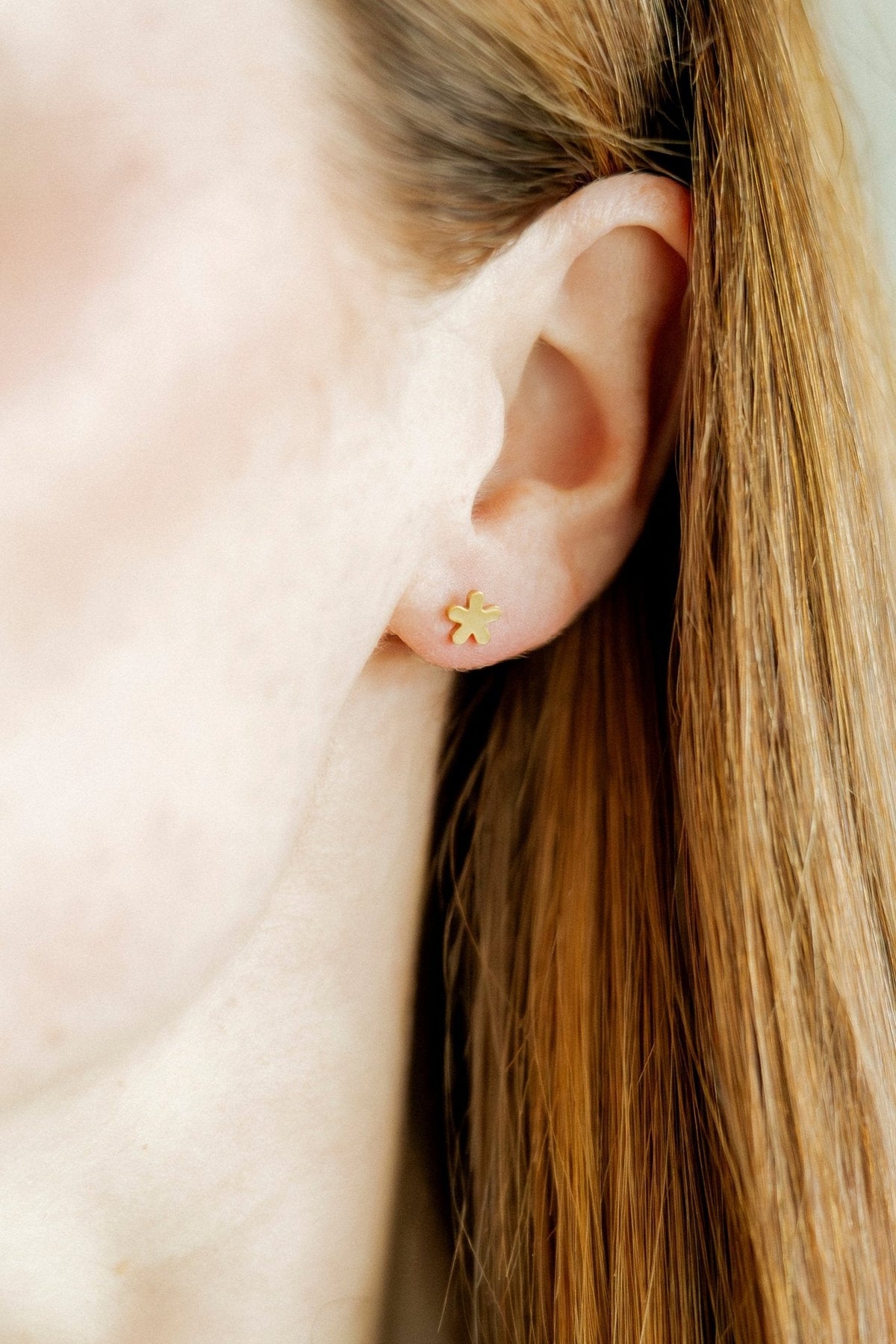 Screwback Stud Earrings - Briar Flower Gold